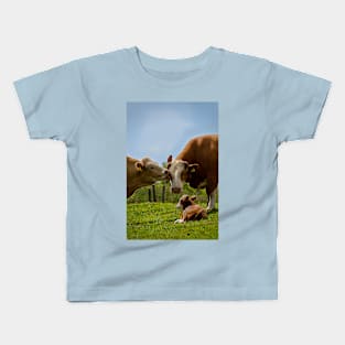 Kissin' cows Kids T-Shirt